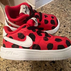 Nike Lady Bugs Sneakers